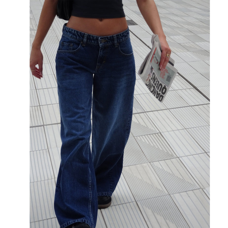 LOW-RISE JEANS